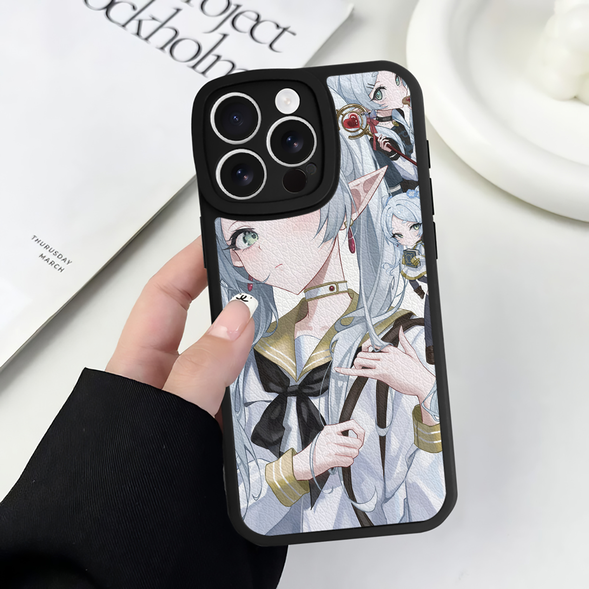 （画像用） 葬送のフリーレン Frieren 【iPhone 16シリーズ対応】シリコンスマホケース（レザー調） 材質：シリコン